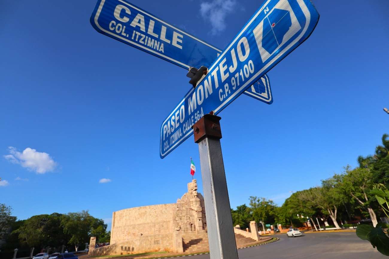 Paseo Montejo street sign in front of El monumento a la patria in Mérida, Yucatán, Mexico, one of the best cities to live in Mexico for expats.